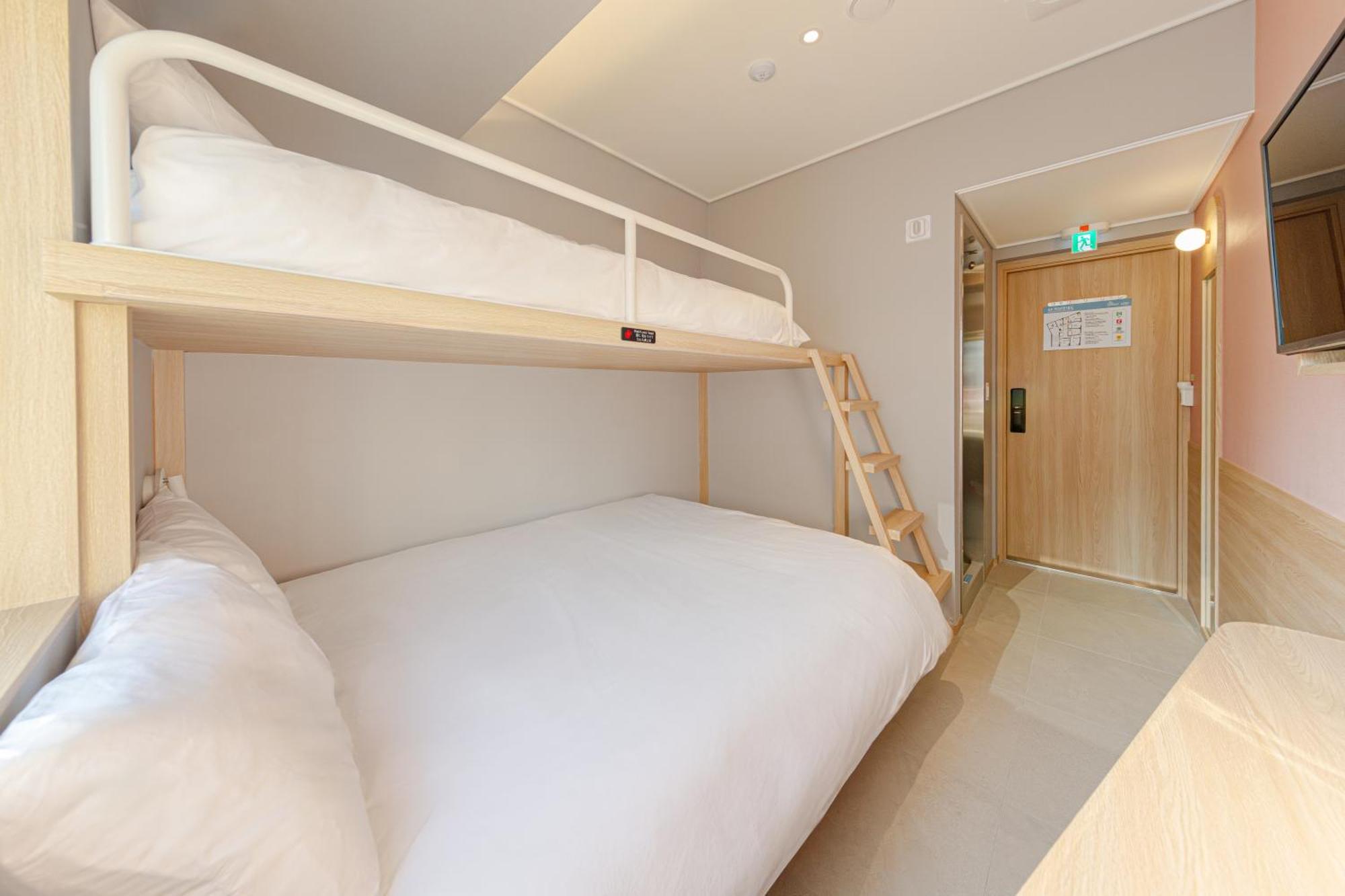 Uhoostay Myeongdong Guesthouse โซล ภายนอก รูปภาพ