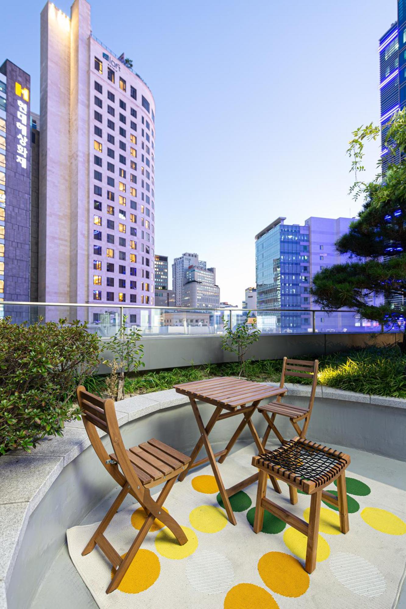 Uhoostay Myeongdong Guesthouse โซล ภายนอก รูปภาพ